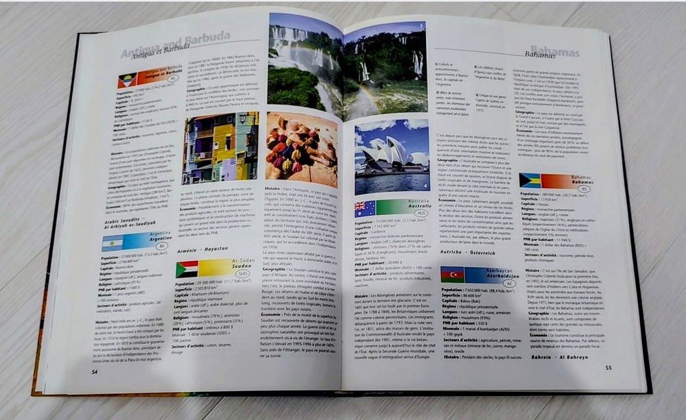 Atlas universel illustré - atlas geografic in limba franceza, 2001