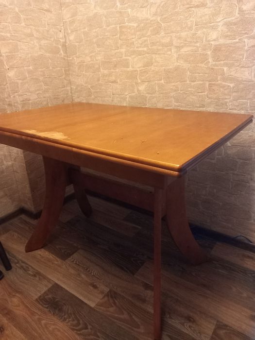 Продам разборный стол .