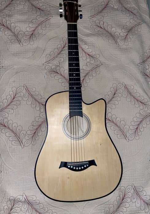 Akustik gitara (cutaway)