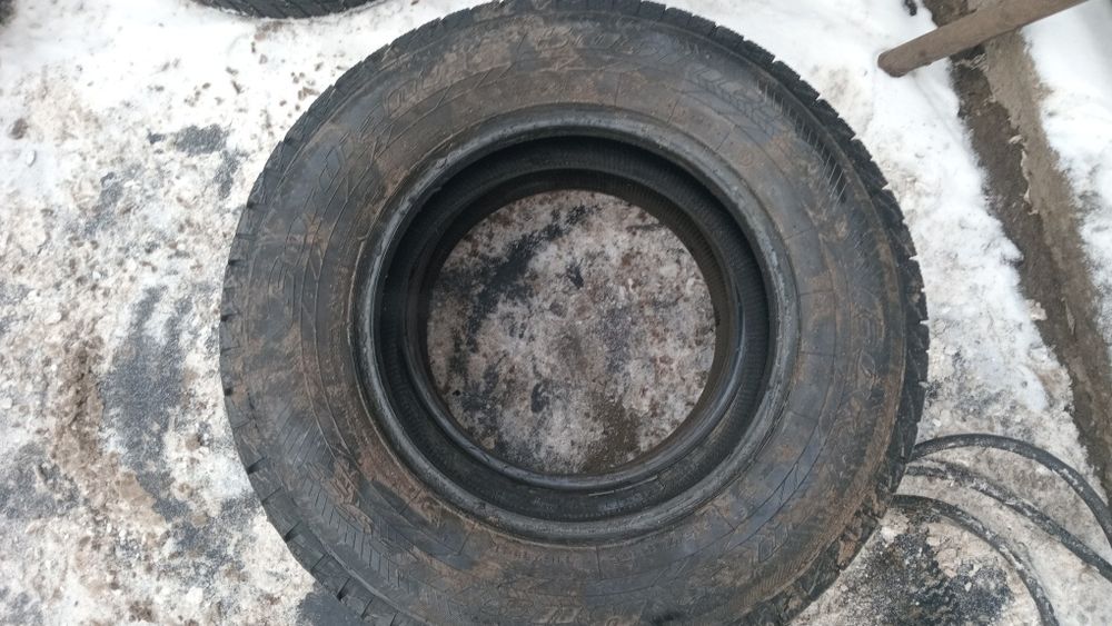 Продам б/у 2 шины  кордиант