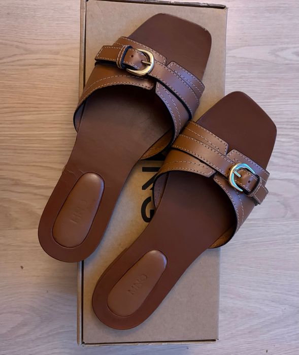 Чехли от естествена кожа Mango