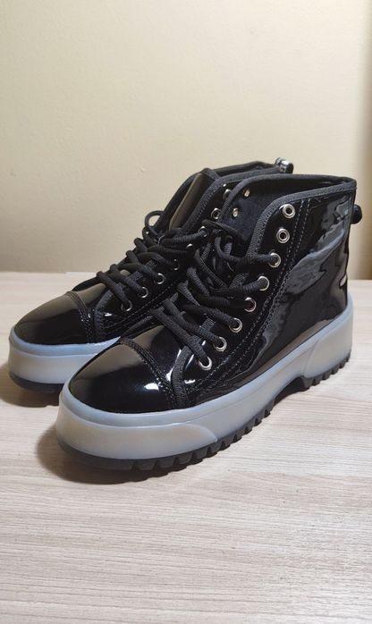 Продам демисезонные ботинки