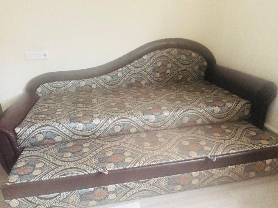 Раскладной диван.