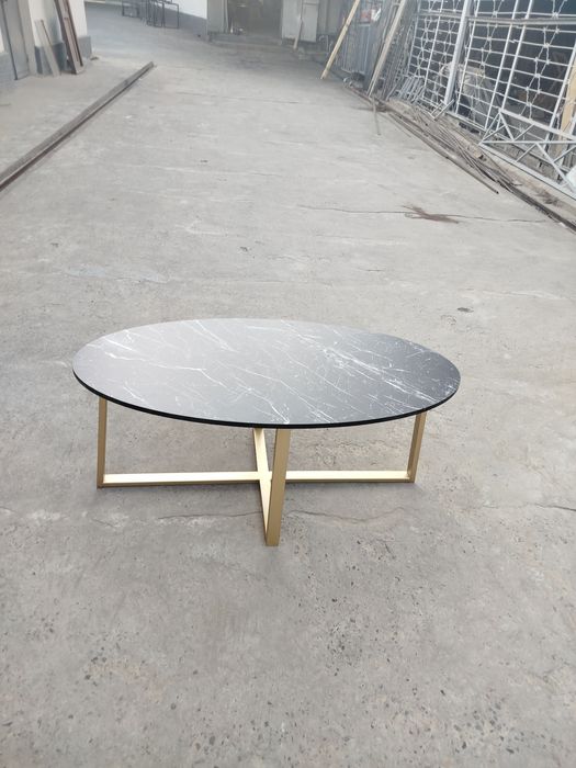 Ovalniy jurnalniy stol loft