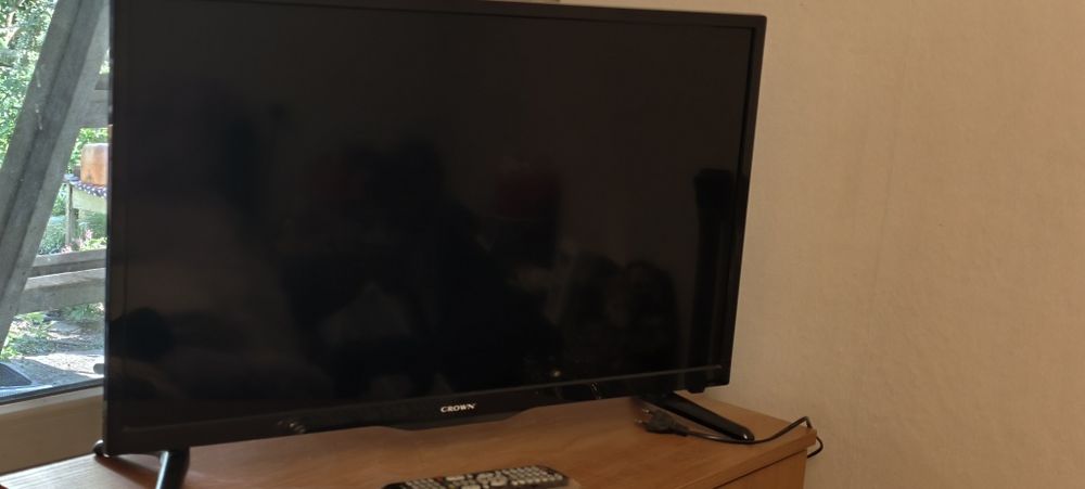 телевизор CROWN 32"