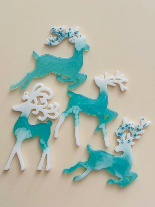 Коледни еленчета от епоксидна смола