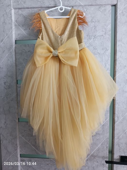 Продам нарядные платья на девочку