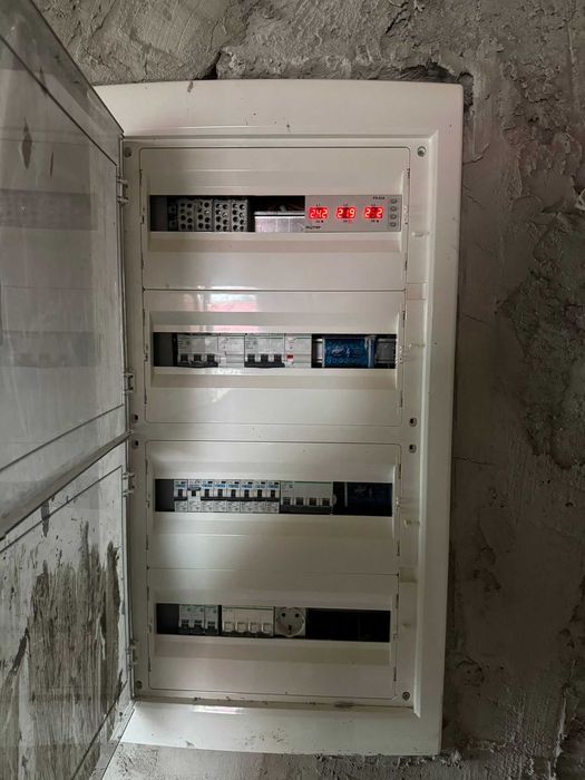 Casa de vanzare la rosu