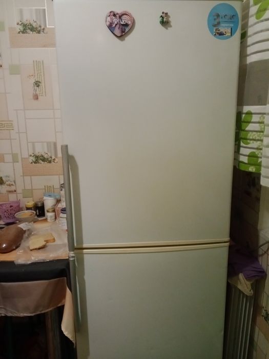 Холодильник LG продам