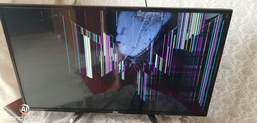 Продам телевизор на запчасти