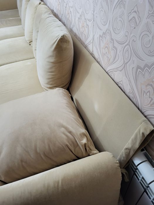 Продаю диван для гостиной