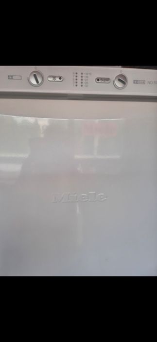 Хладилник с фризер Миеле внос от Германия