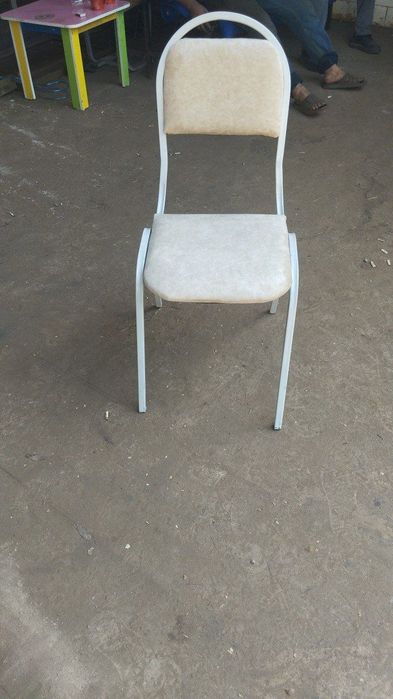 Стулья на металлическом карказе от производителя