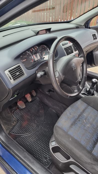 Vând Peugeot 307, an 2004, euro 3, motor 2.0 HDI 90CP.

-408 XXX Km
-c