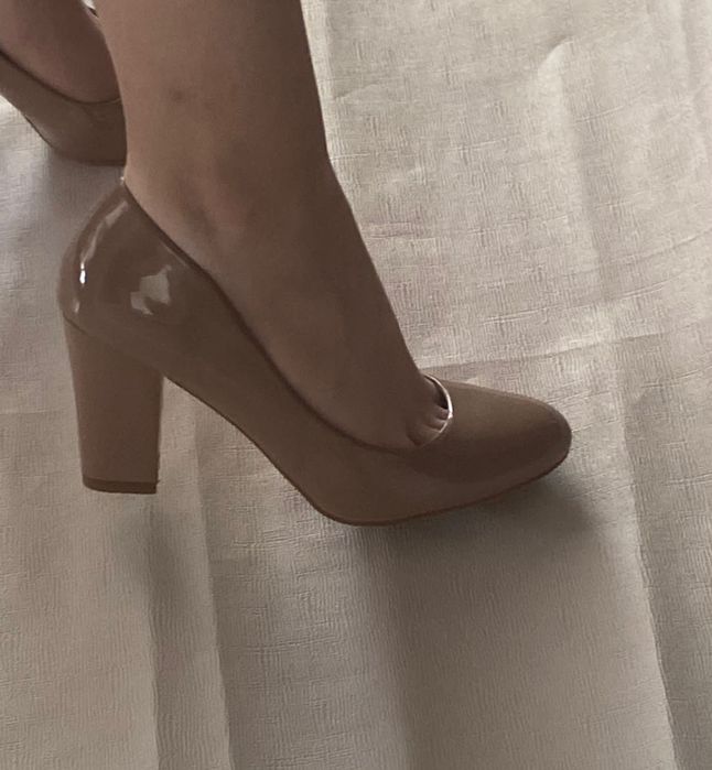 Продам туфли светлокоричневые