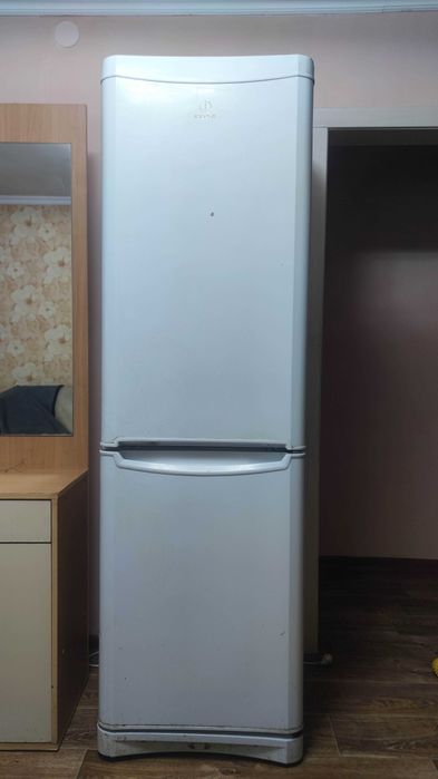 Продам холодильник Индезит 10 тыс.! Indesit