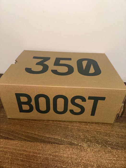 Adidasi Yeezy Boost 350