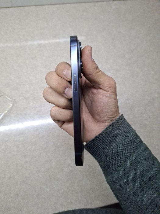 IPhone 15 Pro  / 128 Gb