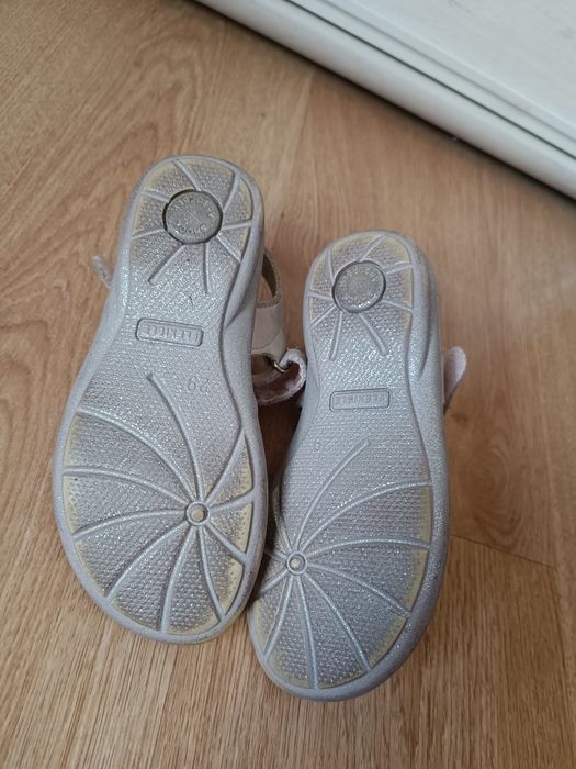 Сандалии для девочки