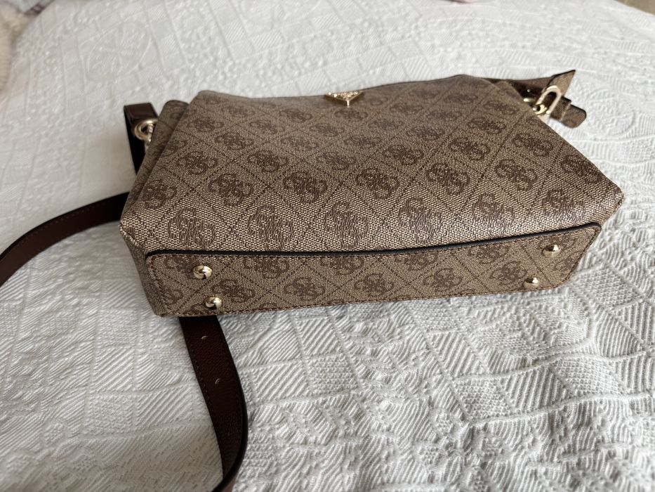 Оригинална дамска чанта Guess