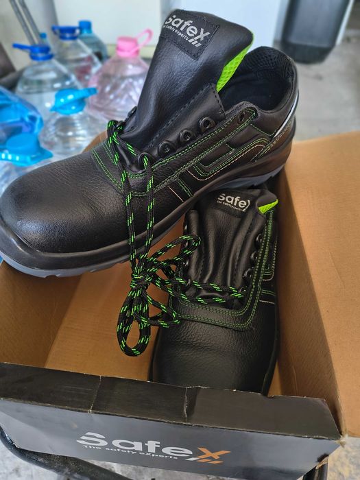 Работни обувки с бомбе 46ти номер