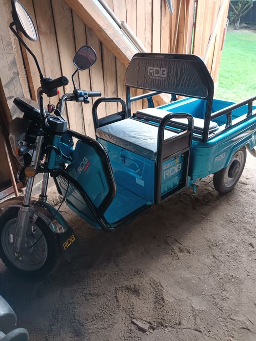 Vand triciclu electric, in stare noua, este in garantie