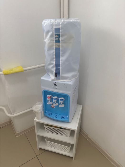 Кулер для воды с тумбой