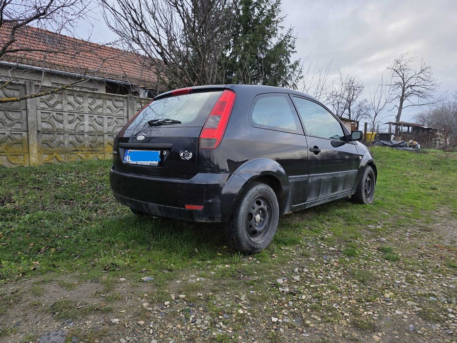Vand Ford Fiesta 2005 1.3l Benzina 2 500 lei Negociabil