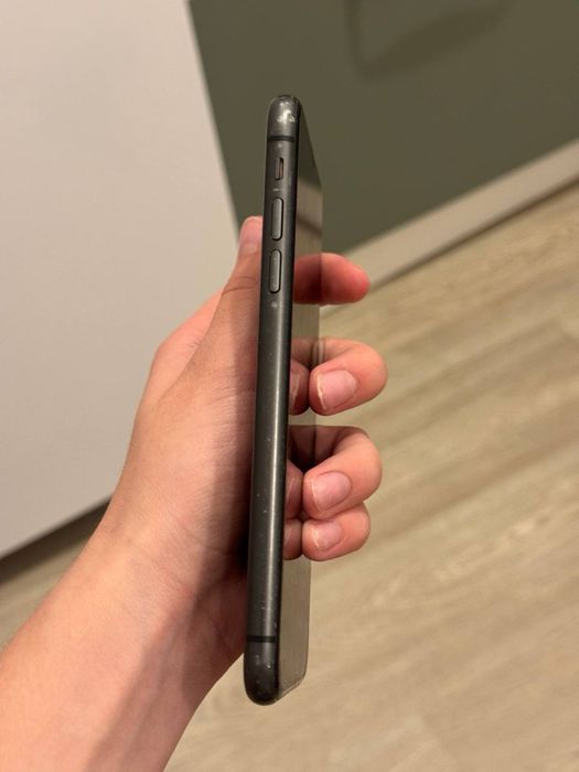 Продам IPhone 11