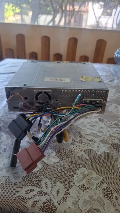 Радио с излизащ екран AUDIOVOX VXE 3010