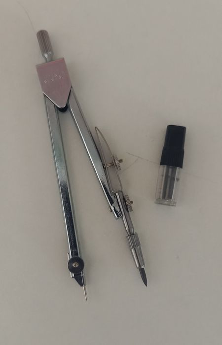 Металлический циркуль