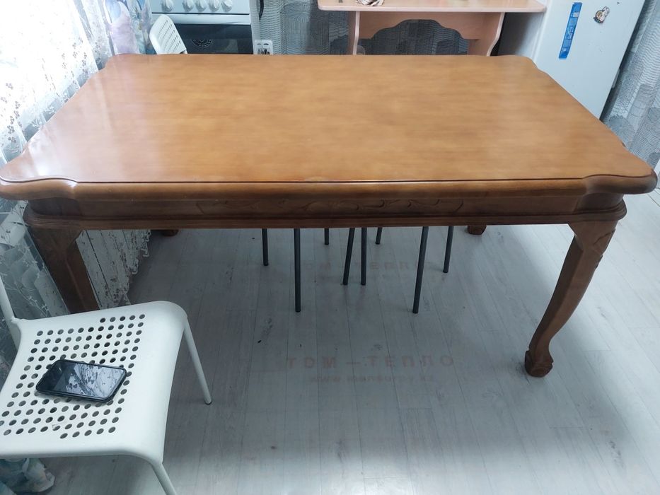 Продам стол дубовый