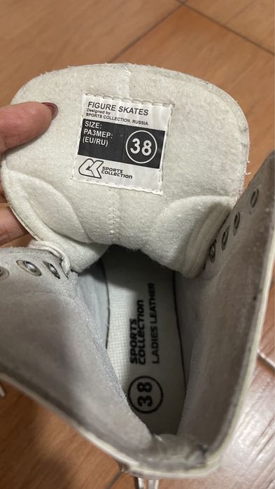 Продам коньки женские, белые