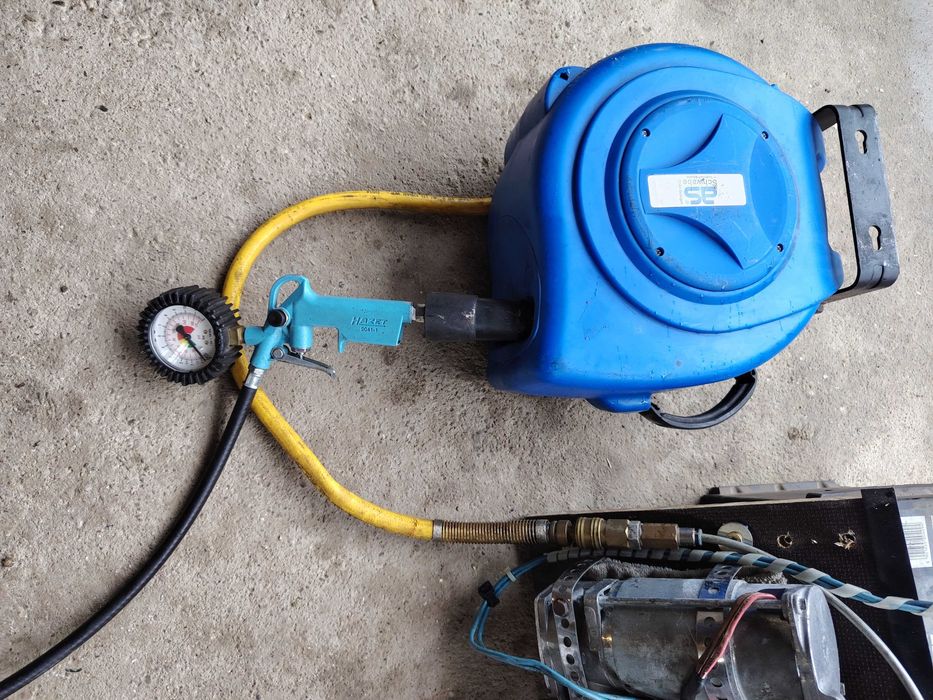 Компресор 12 V -12 бара, с макара с маркуч 10 м.