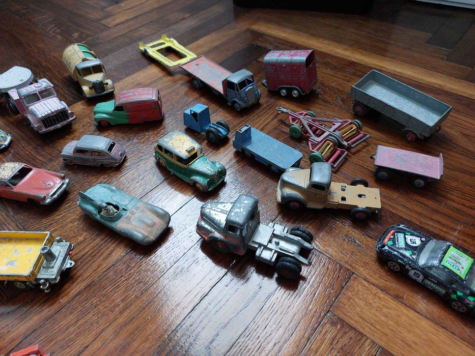 Machete masinute metal Dinky Toys 1940 Matchbox hot wheels Originale!