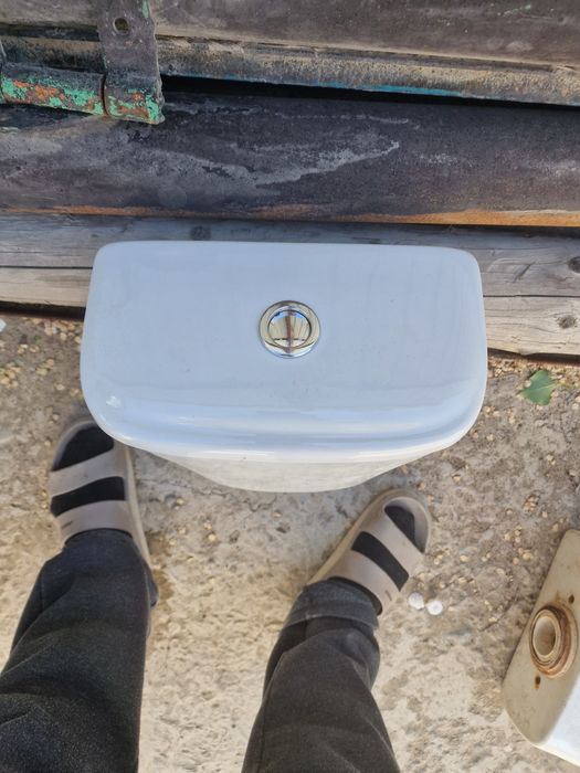 Продаётся  бочок  от унитаза