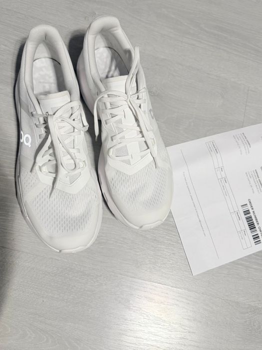 Продам кроссовки оригинал Oncloud