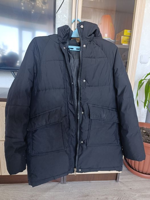 Продам зимнюю куртку на девочку