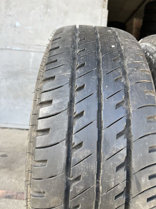 2 бр. гуми за бус 215/65/16C Vredestein DOT 0918 6,5 mm