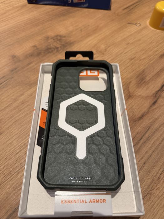 Защитен кальф UAG Essential Armor Magsafe за Iphone 15 Pro Max Olive