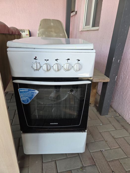 Газовая плита с духовкой