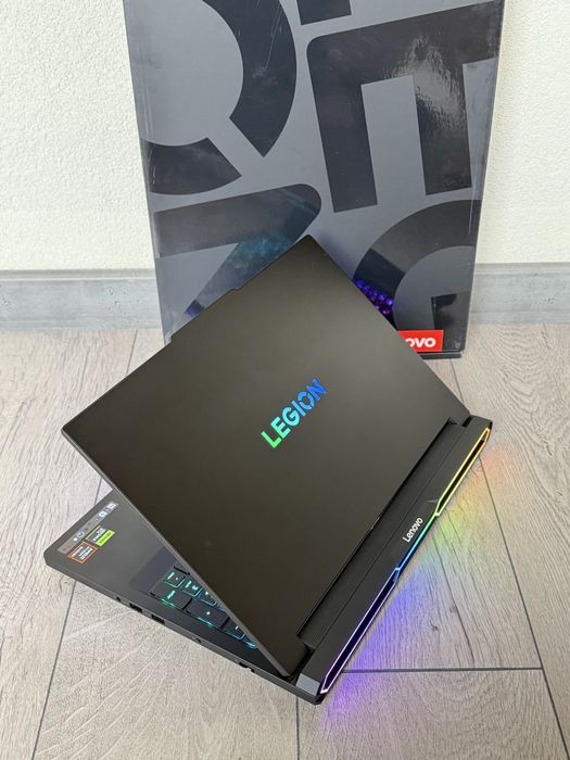 Lenovo Legion Pro 7/240 HZ OLED/RTX 5080 16GB/Ryzen 9 9955HX3D/64 GB/