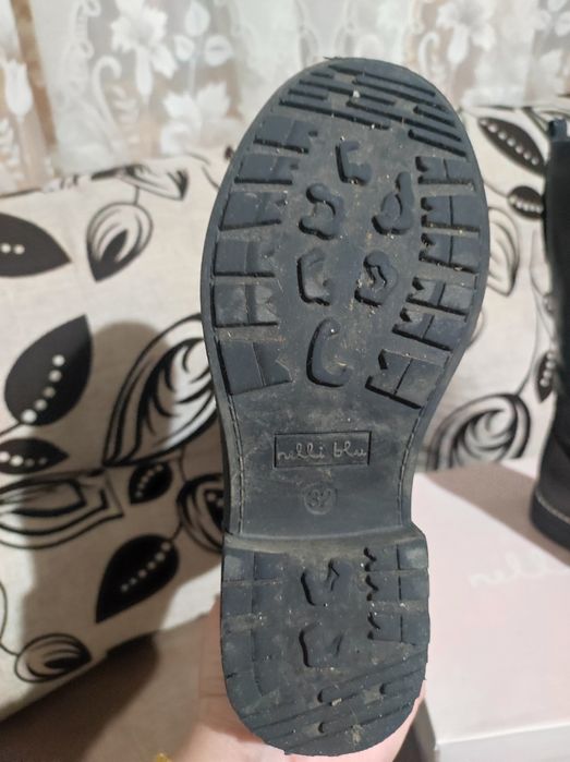 Продавам детски ботуши