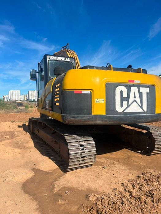 Экскаватор Caterpillar 320DL в хорошем состоянии