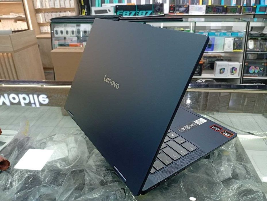 Lenovo IdeaPad 5 R5 AI 340 16GB LPDDR5x 512GB SSD Win 11 Cosmic Blue