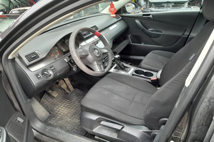 PLASA PORTBAGAJ Volkswagen VW Passat B6