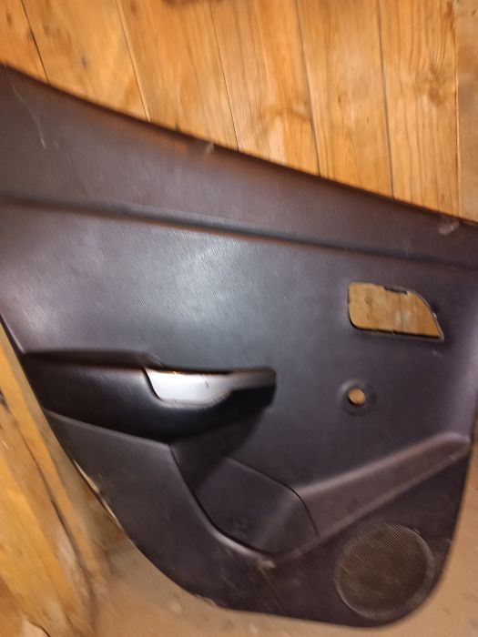 Общивка дверь на Киа Рио