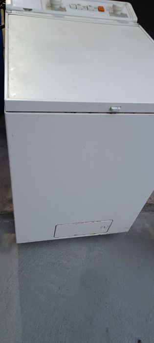 Продавам пералня AEG