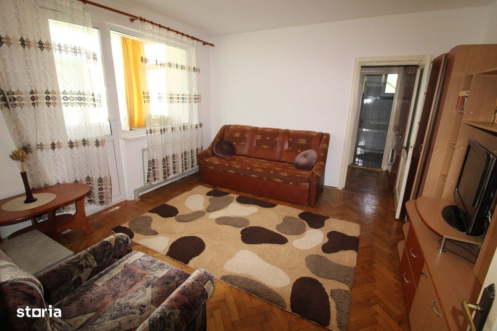 Vând apartament 2 camere în Hunedoara, zona Micro2-OMW, etaj 1...