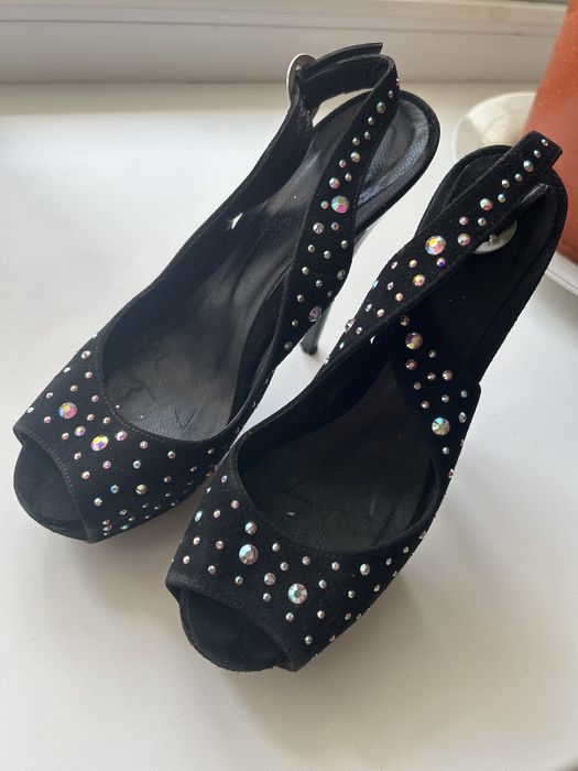 Женские платья и обувь